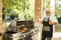 Napoleon Prestige PRO 825 Portable Grill On Cart -Lynxie Shop pro825 lifestyle13 08509.1591032201.1500.1500